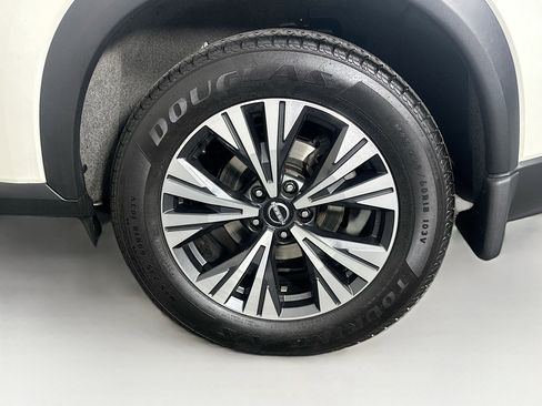 Used 2023 Nissan Rogue SV image 11