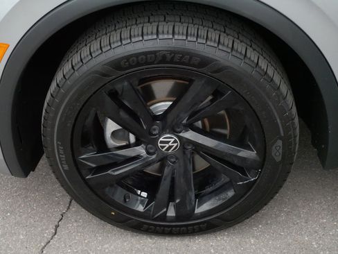 Used 2023 Volkswagen Tiguan SE R-Line AWD/4WD image 15