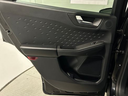 Used 2020 Ford Escape Titanium AWD/4WD image 27