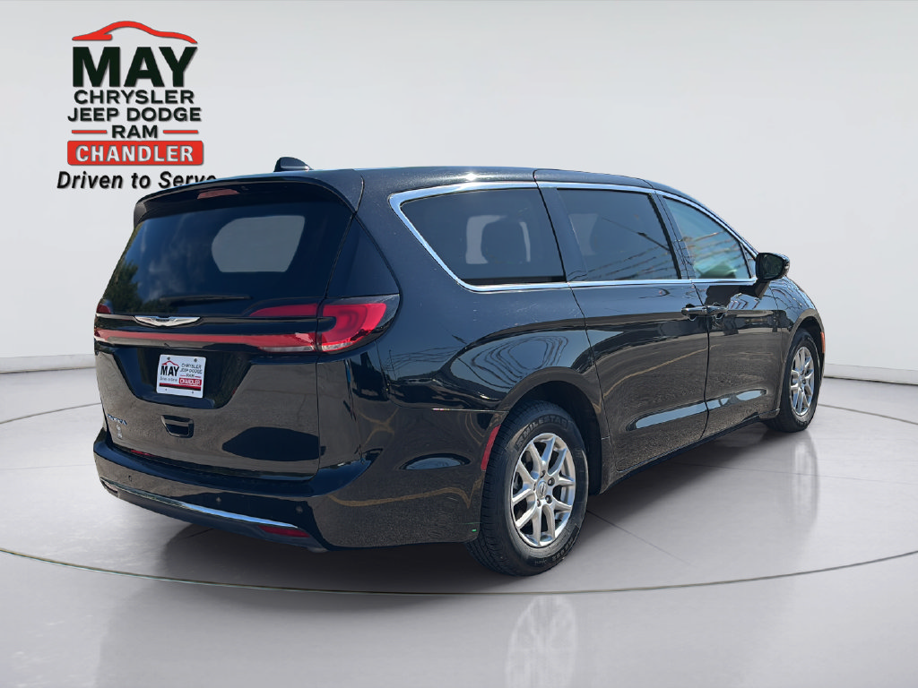 Used 2024 Chrysler Pacifica Touring-L FWD image 7