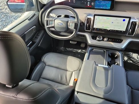 Used 2025 Ford Expedition Platinum AWD/4WD image 13