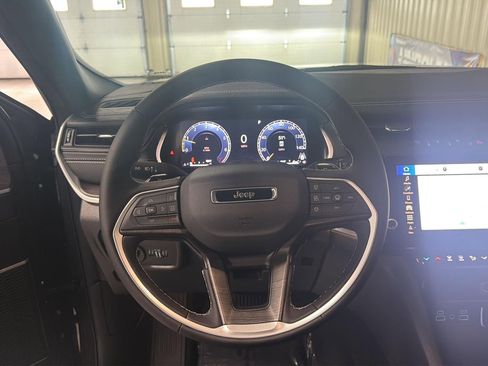 New 2026 Jeep Grand Cherokee Limited w/ Limited Altitude Package AWD/4WD image 18