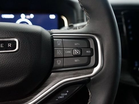 Used 2024 Jeep Wagoneer Series II w/ Flexible Seating Group image 36