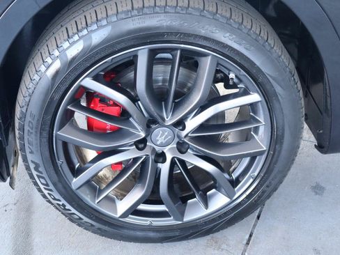 Used 2018 Maserati Levante GranLusso AWD/4WD image 44