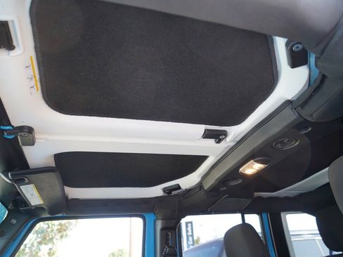 Used 2018 Jeep Wrangler Unlimited Sport S image 10