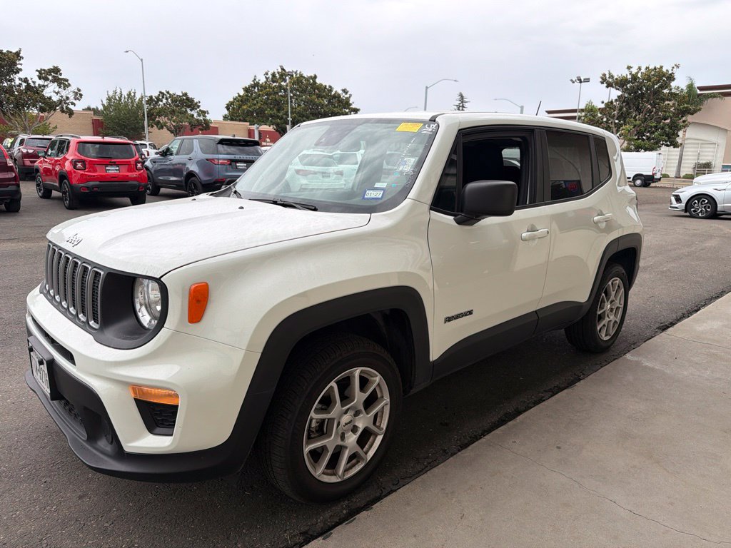 Used 2023 Jeep Renegade Latitude AWD/4WD image 4