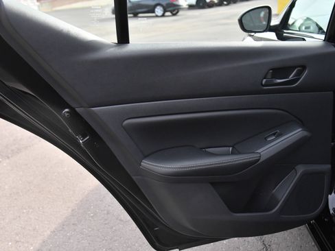 Used 2025 Nissan Altima 2.5 SV image 30