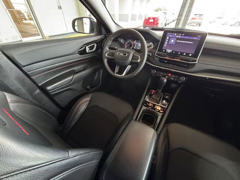 Used 2025 Jeep Compass Trailhawk AWD/4WD image 34