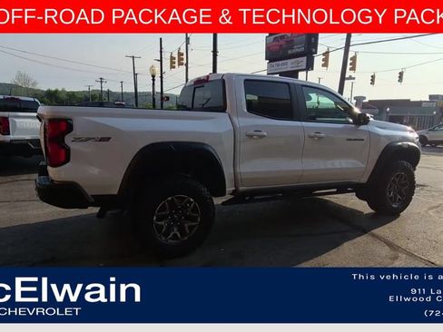 Used 2025 Chevrolet Colorado ZR2 w/ Technology Package AWD/4WD image 9