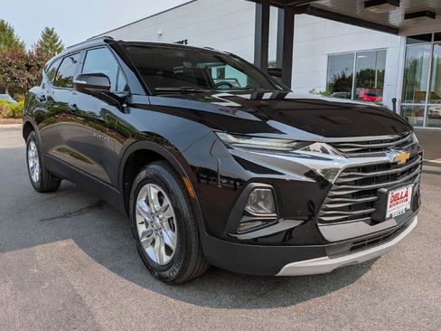 Used 2020 Chevrolet Blazer LT w/ Sound & Technology Package AWD/4WD image 3