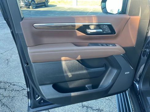 New 2026 Chevrolet Suburban High Country image 9