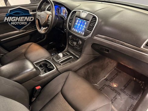 Used 2018 Chrysler 300 Touring image 24