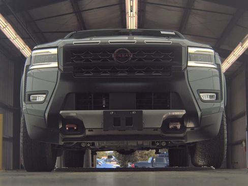 Used 2025 Nissan Frontier Pro-X RWD image 2