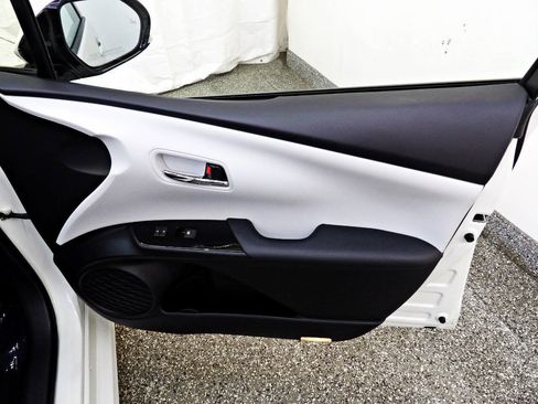 Used 2018 Toyota Prius Prime Advanced FWD image 11
