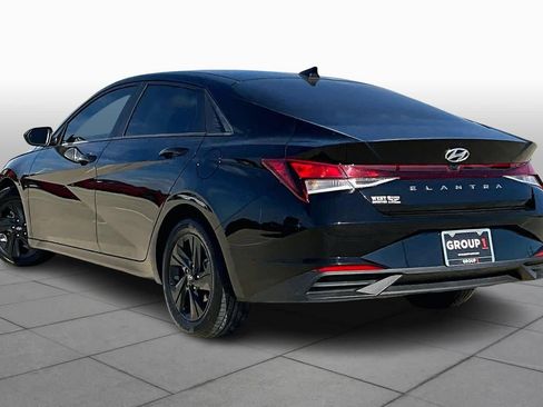 Used 2023 Hyundai Elantra SEL w/ Preferred Accessory Package image 11