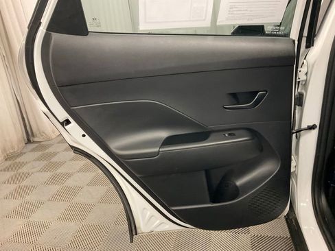 Used 2025 Hyundai Kona SEL image 34