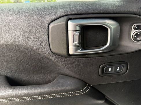 Used 2020 Jeep Wrangler Unlimited Sahara AWD/4WD image 11