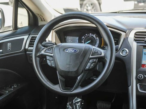 Used 2018 Ford Fusion SE w/ Fusion SE Technology Package FWD image 15