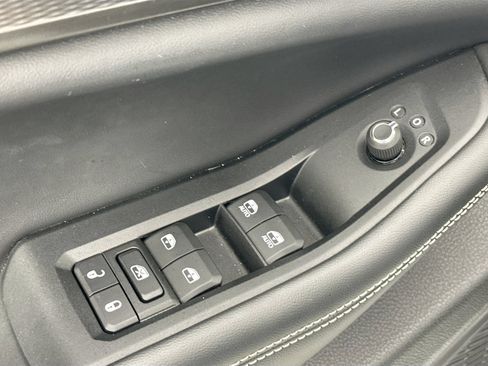 Used 2023 Jeep Grand Cherokee Altitude AWD/4WD image 17