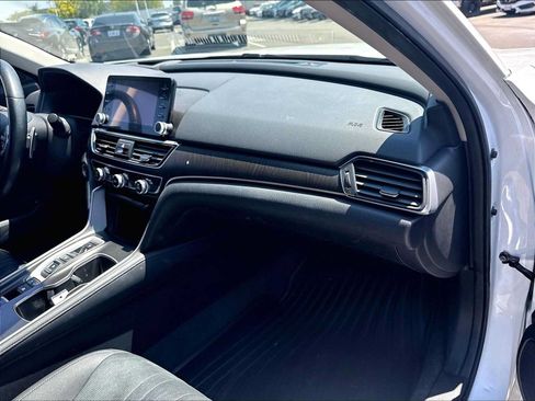 Used 2020 Honda Accord Touring image 17