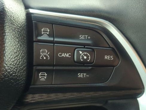 Used 2025 Jeep Grand Cherokee Altitude AWD/4WD image 15
