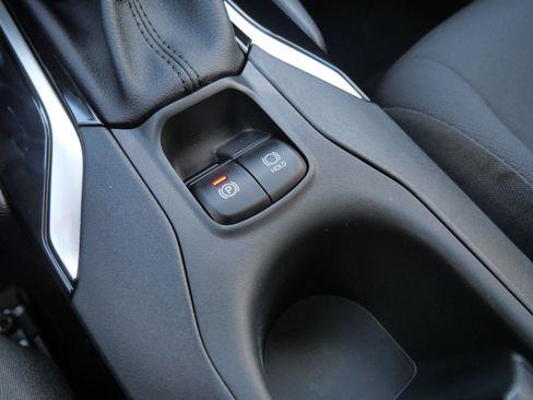 Certified 2023 Toyota Corolla Cross LE image 32