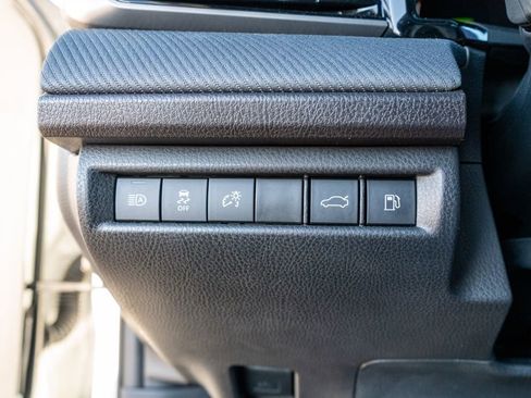 Used 2025 Toyota Camry SE w/ Convenience Package image 24