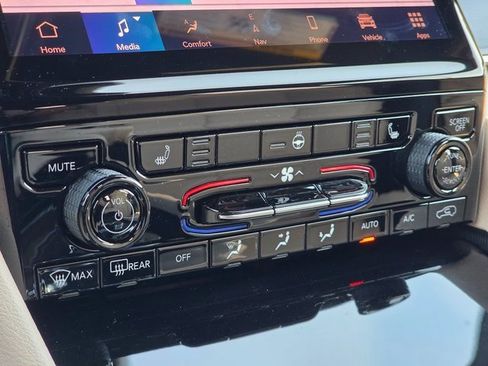 New 2025 Jeep Grand Cherokee Limited w/ Trailer Tow Package image 36