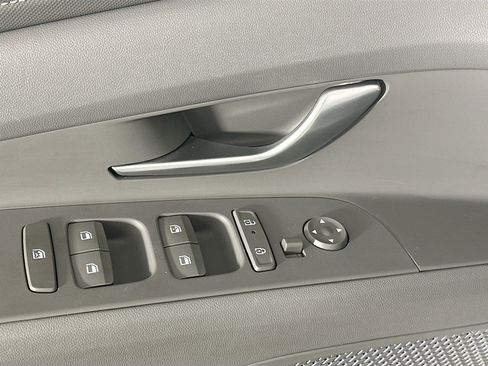 Used 2025 Hyundai Elantra SEL FWD image 15
