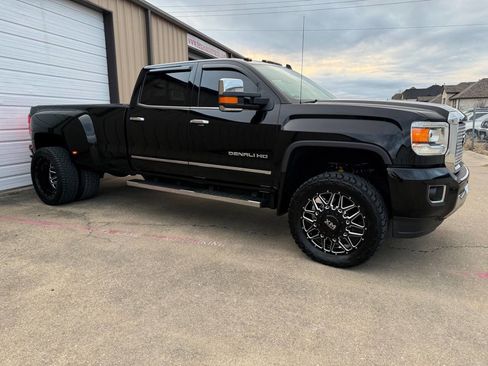 Used 2015 GMC Sierra 3500 Denali w/ Duramax Plus Package image 6