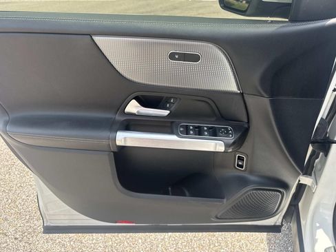 Used 2022 Mercedes-Benz GLB 250 image 20