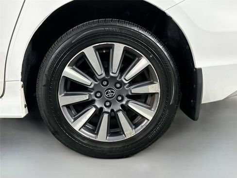 Used 2019 Toyota Sienna LE AWD/4WD image 29