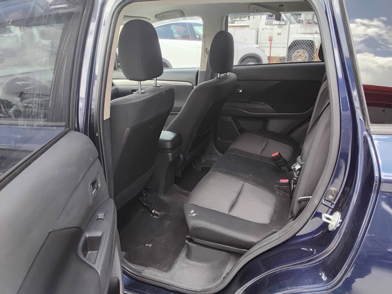 Used 2014 Mitsubishi Outlander SE AWD/4WD image 5