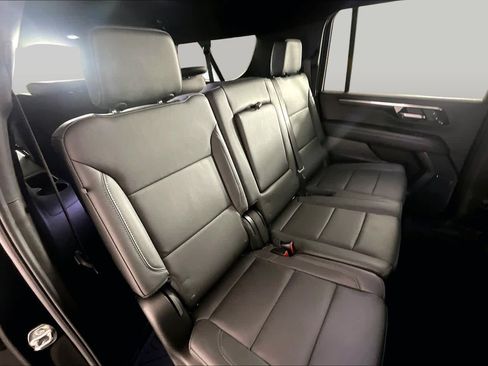 Used 2026 Chevrolet Suburban LT RWD image 20