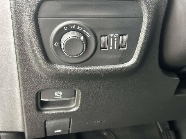 Used 2025 Jeep Grand Cherokee L Altitude RWD image 18