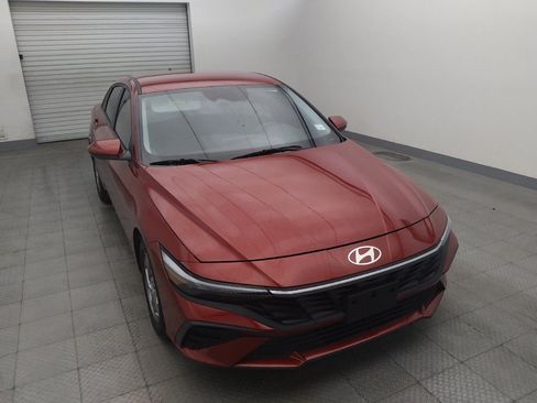 Used 2025 Hyundai Elantra SE FWD image 14
