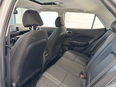 Used 2025 Hyundai Venue SEL FWD image 40