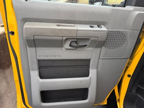 Used 2022 Ford E-350 and Econoline 350 Super Duty RWD image 15