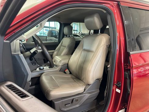 Used 2019 Ford Expedition Max XLT w/ Equipment Group 202A RWD image 13