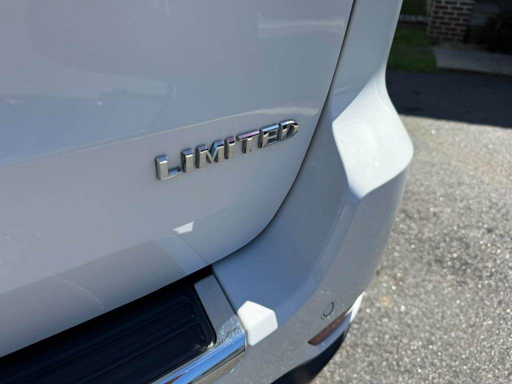 Used 2015 Jeep Grand Cherokee Limited w/ Luxury Group II RWD image 8