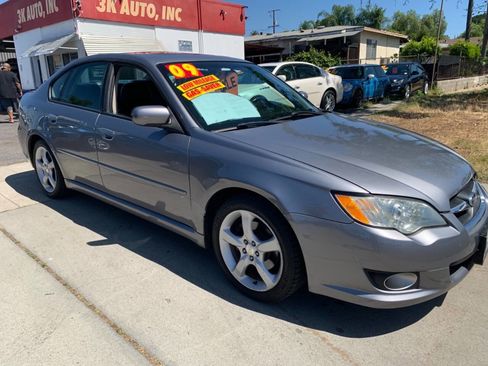 Used 2009 Subaru Legacy 2.5i Limited image 8