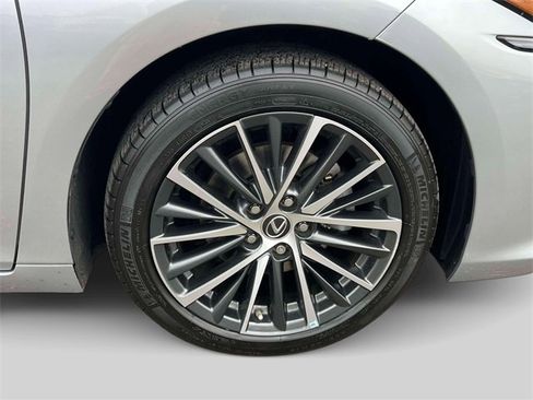 Certified 2023 Lexus ES 350 w/ Premium Package image 11