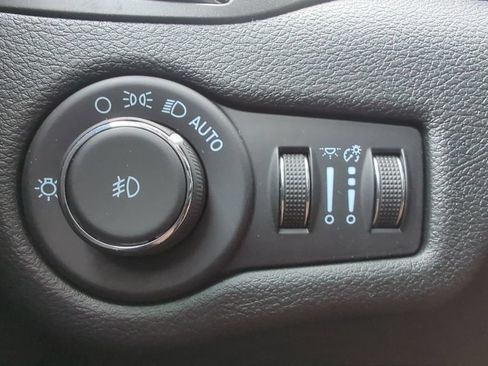 Used 2022 Jeep Cherokee Trailhawk AWD/4WD image 26