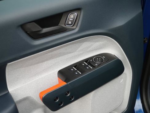 Used 2024 Ford Maverick XLT image 13