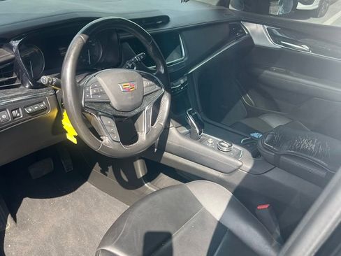 Used 2022 Cadillac XT5 Premium Luxury w/ Technology Package AWD/4WD image 5