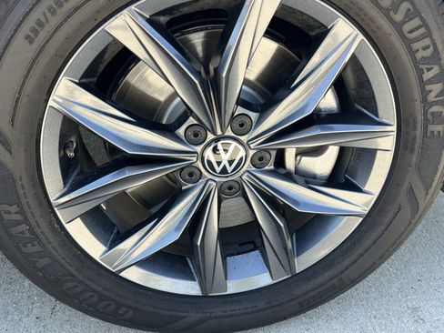 Certified 2023 Volkswagen Tiguan SE w/ Panoramic Sunroof Package image 12