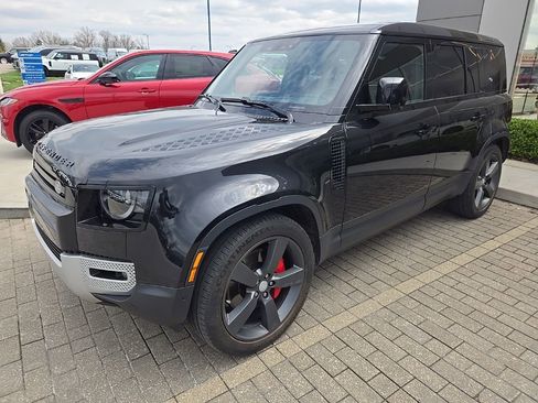 Used 2024 Land Rover Defender 110 SE image 1