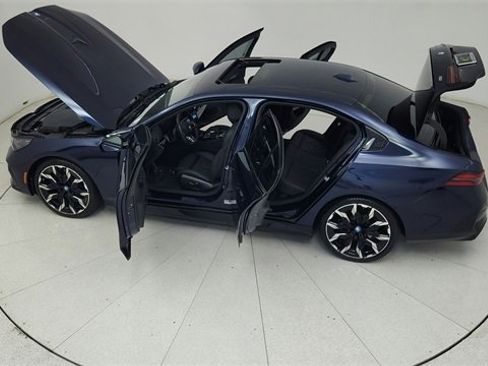 Used 2025 BMW i5 eDrive40i w/ M Sport Package image 83