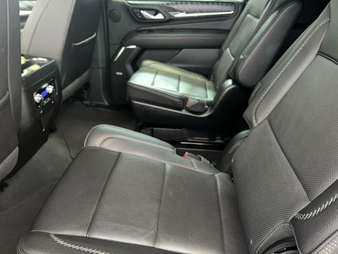 Used 2024 GMC Yukon XL Denali AWD/4WD image 5