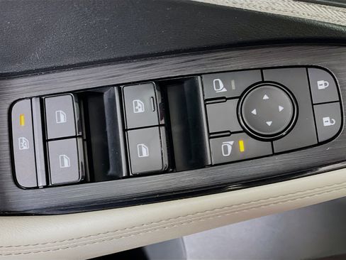 Used 2021 Nissan Rogue SV image 15